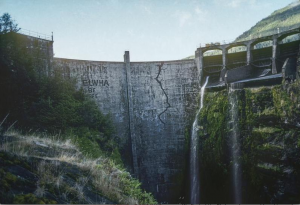 The Glines Canyon Dam prior to removal Photo: Mikal Jakubal